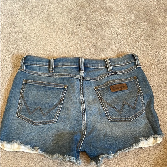 Wrangler Women's Blue Denim Shorts Size 11 - Picture 1 of 5